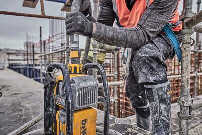 DeWalt Powershift DCPS320 ponorný vibrátor - napájacia jednotka