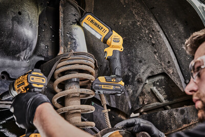 DeWalt svítilna 18V bez aku DCL050