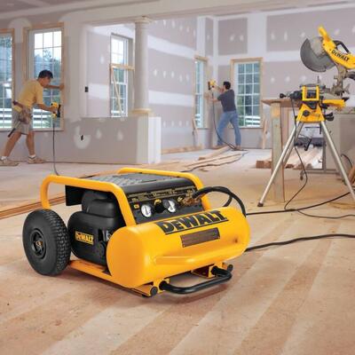DeWalt DCX17PS vzduchový kompresor 17 litrový 13,8bar + hadica 10m