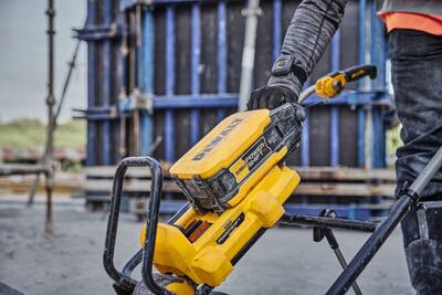 DeWalt Powershift DCPS330 aku sťahovacia vibračná lišta