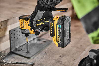 DeWalt DCK2052H2T kombo sada aku vŕtačka DCD999 + aku uťahovák DCF850, 18V 2x5,0Ah Powerstack