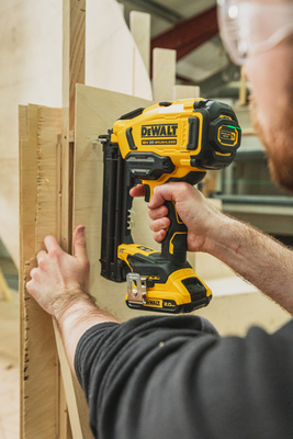 DeWalt DCN210SN dokončovací aku hřebíkovač 18Ga 15–50 mm, 18V bez aku