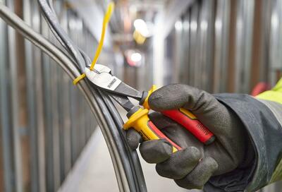 DeWalt DWHT82801-0 elektrikárske bočné štiepacie kliešte 160mm