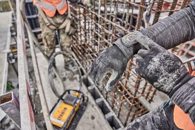 DeWalt Powershift DCPS320 ponorný vibrátor - napájacia jednotka