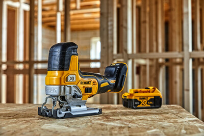 DeWalt DCS335N aku bezuhlíková priamočiara píla 18V bez aku