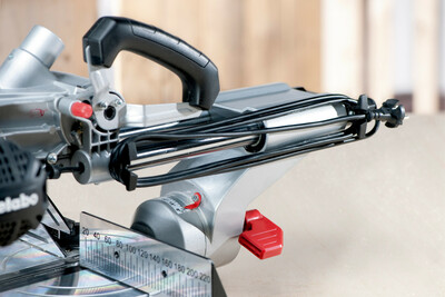 Metabo KGS 216 M GL skracovacia a úkosová píla so zeleným laserom 619260010