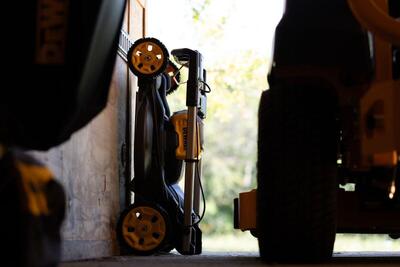 DeWalt FlexVolt DCMWP500N aku kosačka na trávu 53cm 54V, bez aku