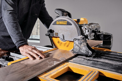 DeWalt D36000 řezací stroj na obklady + stojan