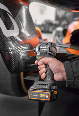 DeWalt McLaren DCF85MP2T aku rázový uťahovák 18V 2x5,0Ah aku