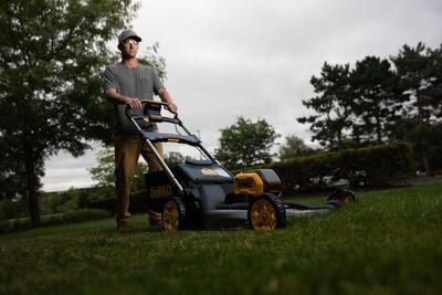 DeWalt FlexVolt DCMWP500N aku kosačka na trávu 53cm 54V, bez aku