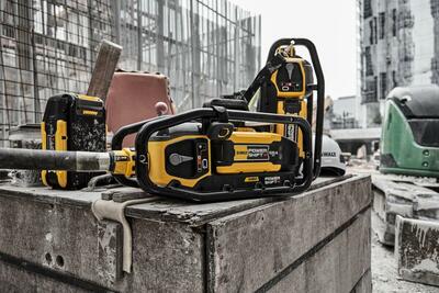 DeWalt Powershift DCPS320 ponorný vibrátor - napájacia jednotka