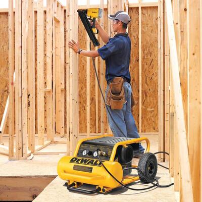 DeWalt DCX17PS vzduchový kompresor 17 litrový 13,8bar + hadica 10m