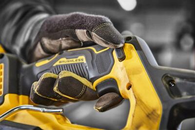 DeWalt DCS378N pásová píla 18V bez aku