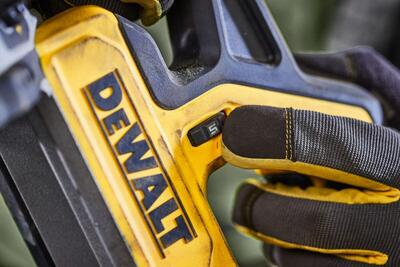 DeWalt DCS378N pásová píla 18V bez aku