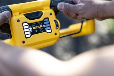 DeWalt FlexVolt DCMWSP550N aku kosačka na trávu s pojazdom, 53cm 54V bez aku