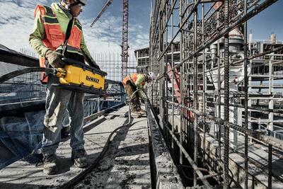 DeWalt Powershift DCPS320 ponorný vibrátor - napájacia jednotka