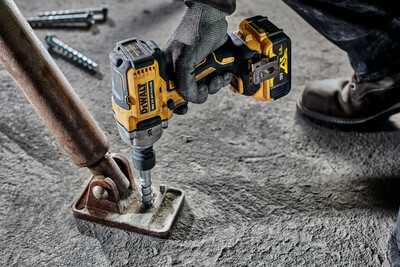 DeWalt DCF891P2T aku rázový uťahovák 18V 2x5,0Ah aku