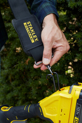 Stanley Fatmax V20 SFMCPH845M1 aku nožnice na živý plot 45 cm na tyči 18V 1x4,0Ah aku 