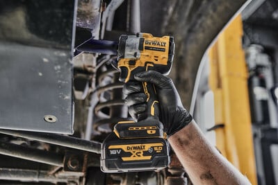 DeWalt DCF921N aku rázový uťahovák 610Nm, 18V bez aku