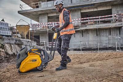 DeWalt Powershift DCPS7154N vibračná doska 100kg