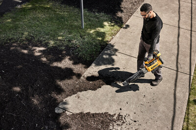 DeWalt FlexVolt DCMBL777X1 aku záhradný fukár 54V, 1x3,0Ah aku