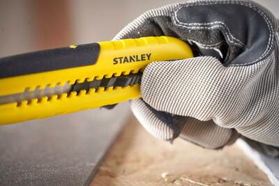 Stanley STHT10489-0 vysúvací olamovací nožík 18mm