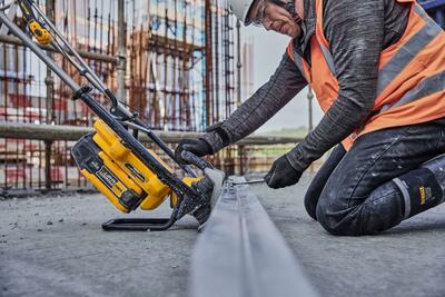 DeWalt Powershift DCPS330 aku sťahovacia vibračná lišta