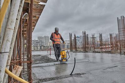 DeWalt Powershift DCPS330 aku sťahovacia vibračná lišta