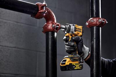 DeWalt DCF921P2T aku rázový utahovák 610Nm, 18V 2x5,0Ah aku