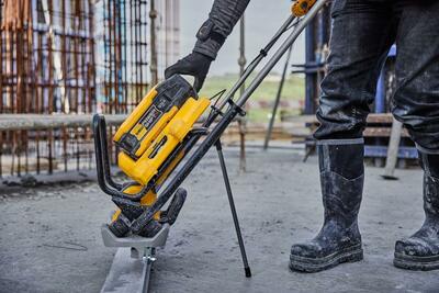 DeWalt Powershift DCPS330 aku sťahovacia vibračná lišta