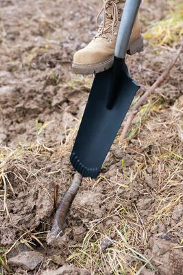 Strend Pro Premium RedShark, úzky drenážny rýľ s drevenou násadou D 1280 mm
